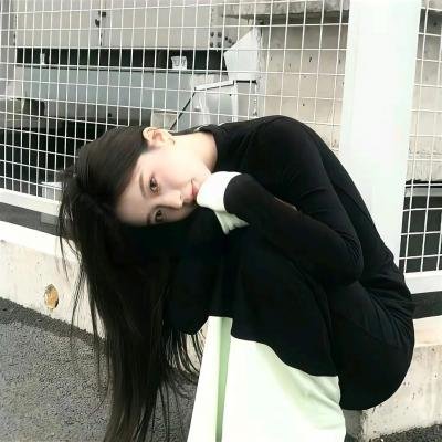 他很怪，他是我爸爸